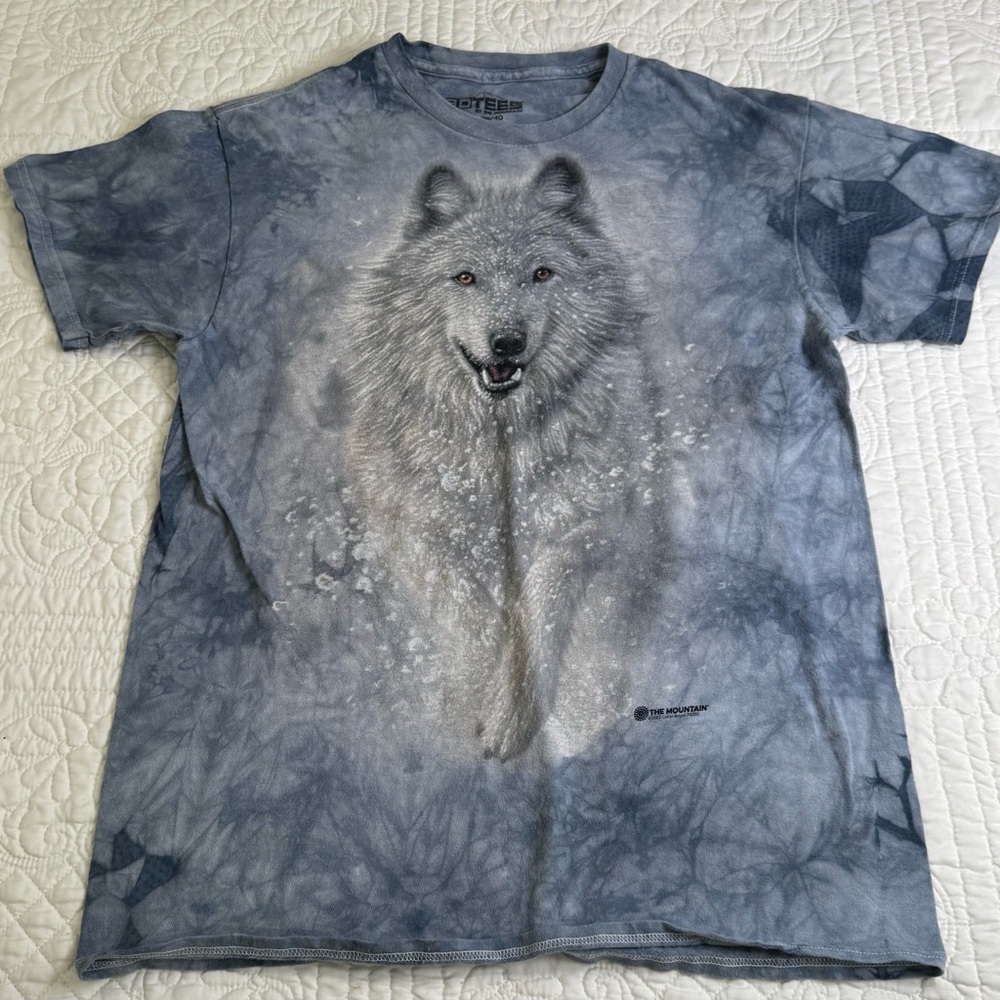 The Mountain Snow Wolf Graphic T Shirt Size Medium Colin Bogle Blue Nature USA